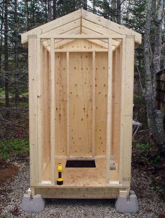 Як побудувати туалет на дачі